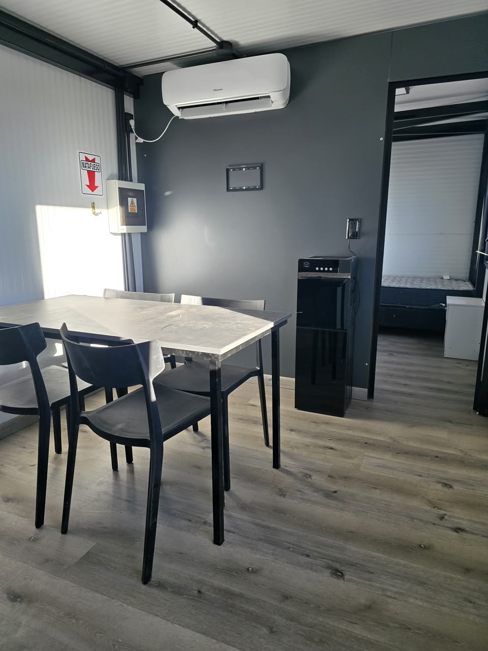 Interior equipado de un espacio modular Valtron